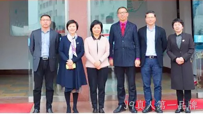 市委常委、统战部长施艾珠一行到J9真人第一品牌调研