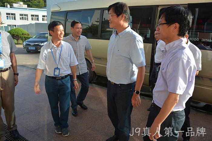 省食品药品监督管理局局长朱志泉来J9真人第一品牌调研