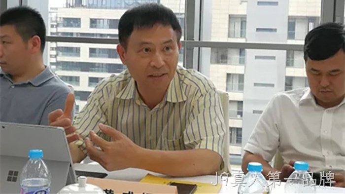 李校堃校长和黄成钢教授发言 李校堃校长和黄成钢教授发言